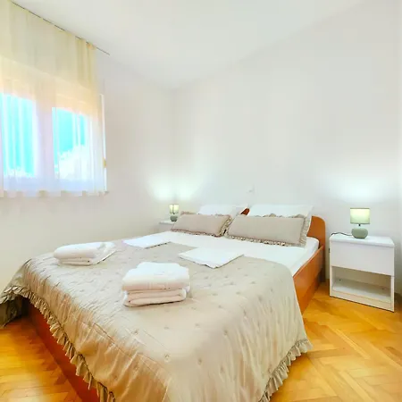 With Shared Pool Appartement