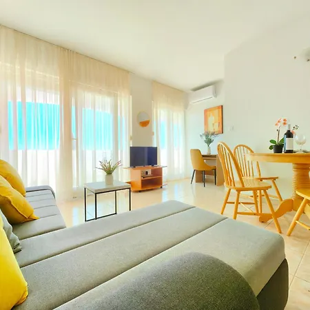 With Shared Pool Appartement