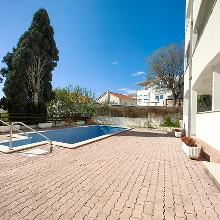 Appartement With Shared Pool *