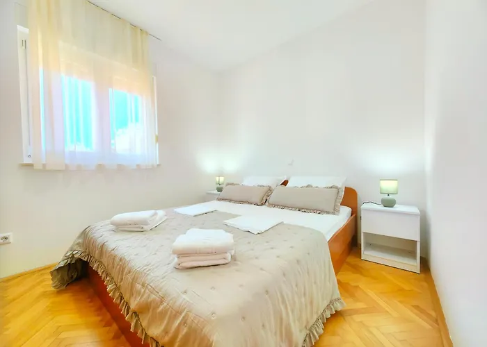 With Shared Pool Appartement