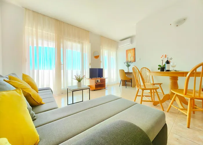 With Shared Pool Appartement