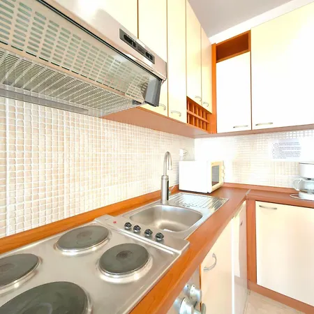 아파트 With Shared Pool